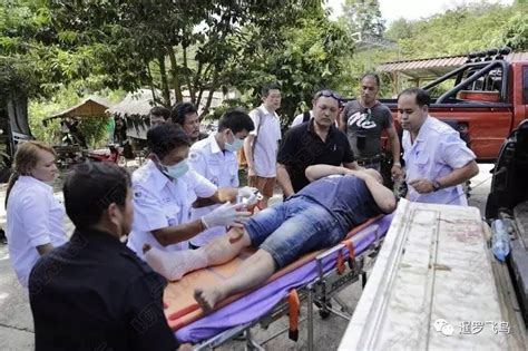 泰国普吉岛旅游客车坠崖 致中国游客3死17伤-国际在线