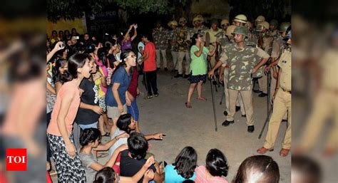Police gets clue of molesters after meeting BHU girl in Delhi ...