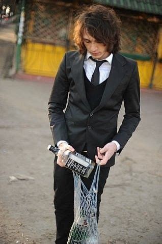 Man While Cover Meme 的图像结果