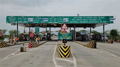 क्या सच में 100 मीटर लंबी लाइन होने पर फ्री हो जाता है टोल? NHAI ने खुद ...