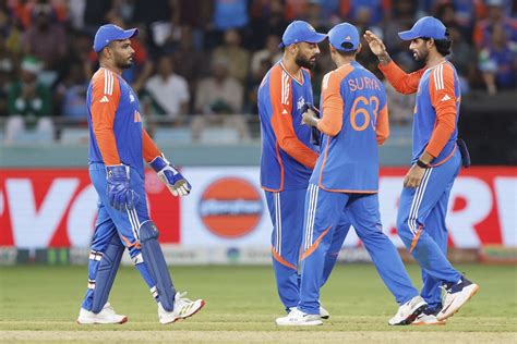 Mohammad Nawaz falls in embarrassing manner as he fails to ground his ...