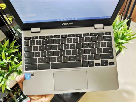 The ASUS Chromebook 12 (C223) does very little to impress with its ...
