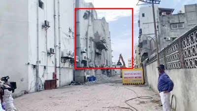 NMC demolishes some damaged parts of Poonam Mall, more to be razed ...
