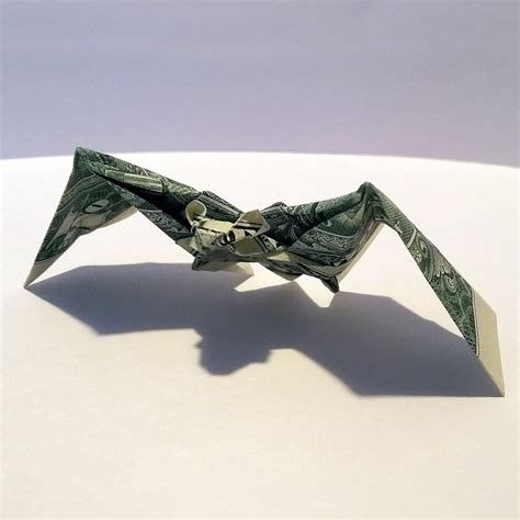 Dollar Bill Origami Bat Tutorial 的图像结果