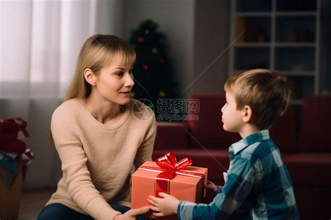 儿子入送什么礼物最新素材