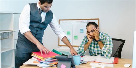 Helping a Workaholic in Therapy: 18 Symptoms & Interventions