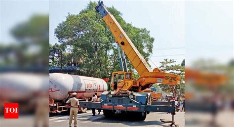 9 hurt in LPG tanker-KSRTC bus collision | Thiruvananthapuram News ...