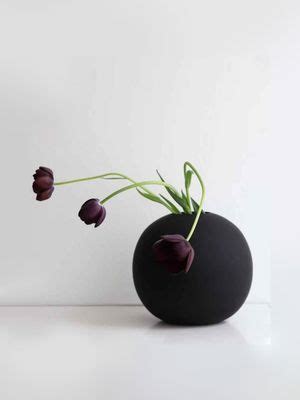 Buy PUREZENTO Cooee Vase In Color Black Online