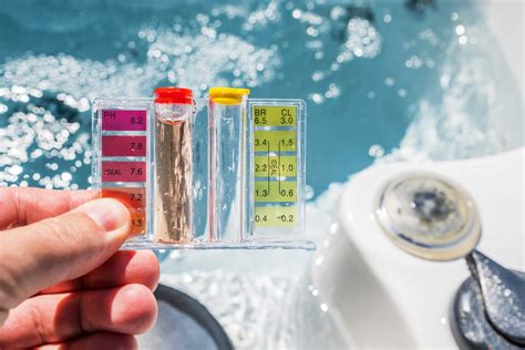 Definitive Guide to Pool Chemistry: Combatting the "Chlorine Smell"