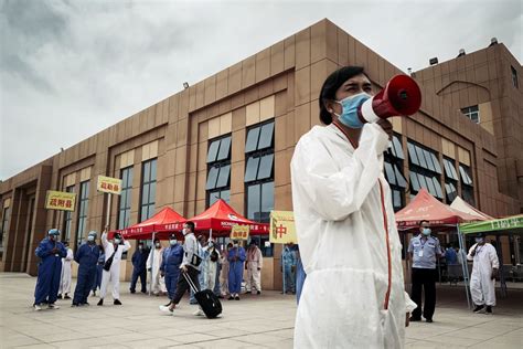 中國新疆因疫情封鎖逾一個月，居民稱被強制服藥以助「抗疫」