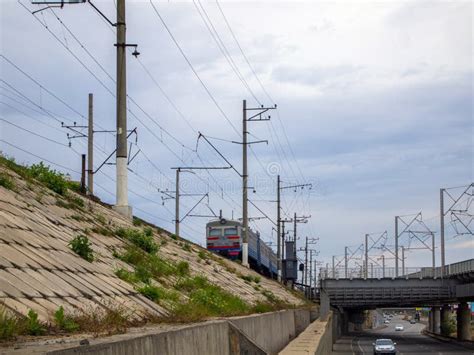 Local Train Below 的图像结果