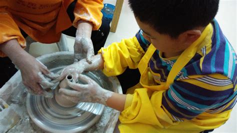 新闻动态-行业动态-陶艺课程对儿童的好处，特别是幼儿园陶艺课程-上海亲乐陶艺