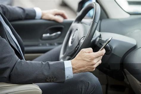 美国拟立法禁止驾车时打电话发短信_通讯与电讯_科技时代_新浪网