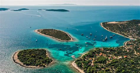 Blue Lagoon and 3 Islands Speedboat Tour from Split - Klook India