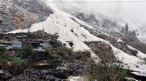 Sudden snow, rain spell pounds North India; 24 trapped in Uttarakhand ...