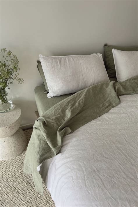 Light and fresh bedding | Bedroom interior, Sage green bedroom, Bedroom ...