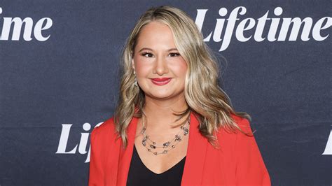 Gypsy Rose Shows Off New Look In Family Photo W/ Daughter