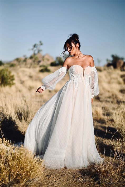 Ethereal wedding 60 photos - Vianawedding.com - ethereal wedding dress