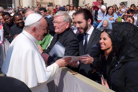 Nayib Bukele: «Respeto todas las religiones y me quitaré los zapatos ...