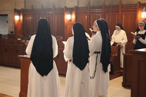 What do nuns wear on their heads? - Christian Faith Guide