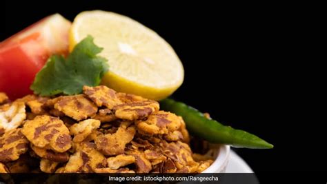 Chana Jor Garam Recipe: स्ट्रीट स्टाइल से घर पर तैयार करें हेल्दी और ...