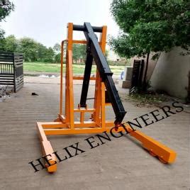 Helix Engineers Yellow Hydraulic Mobile Floor Crane, Span: 1-10 m ...