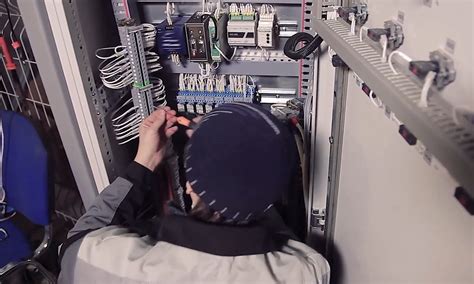 Biomedical Engineer vs Electrical Engineer 的图像结果