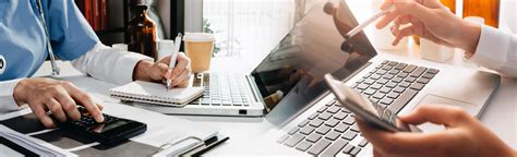 Doctor Using Computer 的图像结果