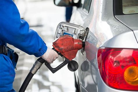 国内成品油价再迎上调 私家车加满一箱油多花约6元 | 每经网