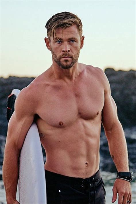 Chris Hemsworth’s Bio, Age, Relationships, Latest Buzz, Photos & Videos