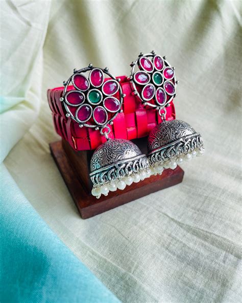 Chitrangi Multicolour Kemp Stone Jhumkas – houseofpallikkara