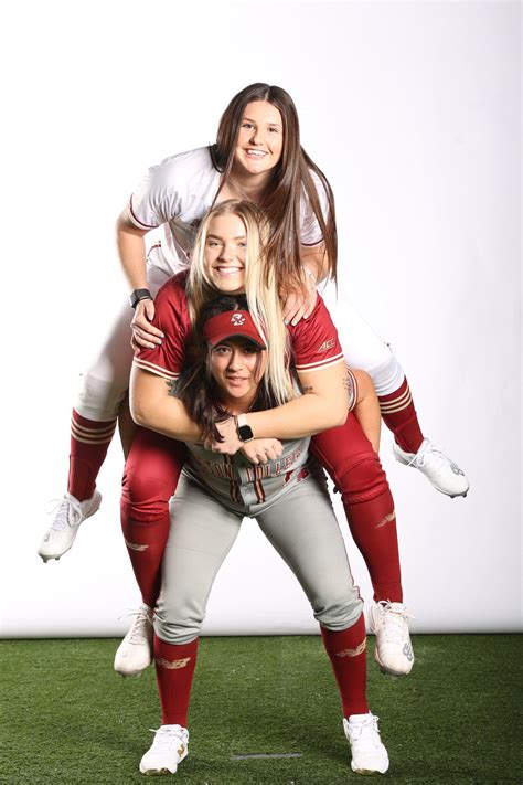 Pin by Peyton Anderson on Media day! | Softball pictures poses ...