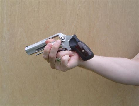 Left Hand Revolver 的图像结果