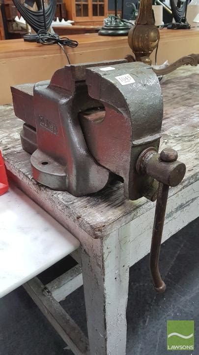 Work Bench with Vice 的图像结果