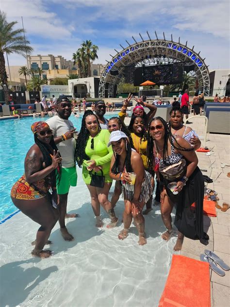 Las Vegas Pool Party Bus Tour for the Ultimate Day Out