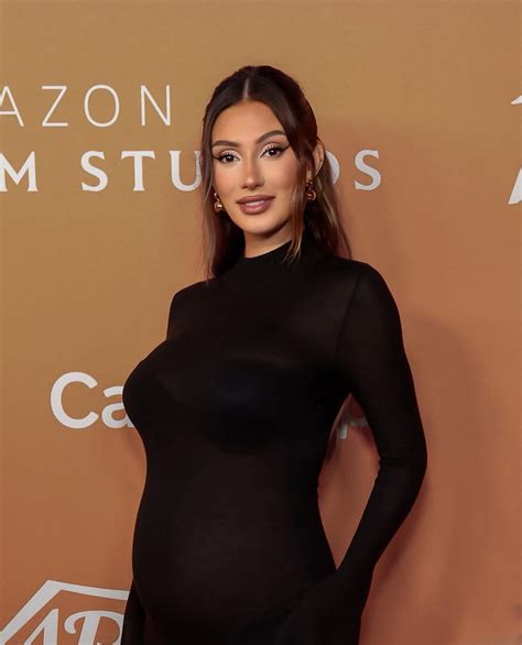 Francesca Farago - Age, Height, Net Worth, Boyfriend, Facts, Bio