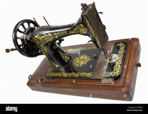 Vintage Singer Sewing Machine Stock Photo - Alamy