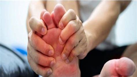 Health Tips: বয়স ৩০ পেরিয়েছে? যখন-তখন হাত-পায়ে ঝিঁঝি ধরে? সাবধান ...