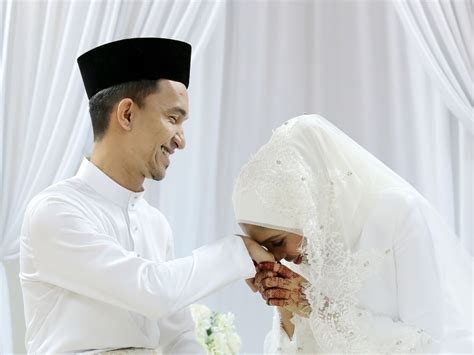 ముస్లిం ఉద్యోగికి నలుగురు భార్యలుంటే.. అతను చనిపోతే అందరికీ పెన్షన్|if ...