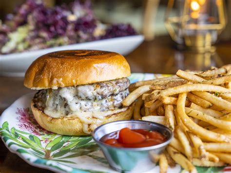 A Guide To Miami’s “Super Cute Reasonably Priced Restaurants To Catch ...