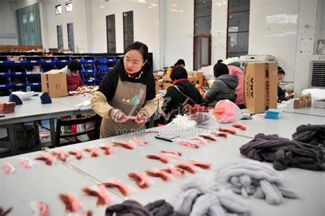 湖北宜昌：三峡移民家门口就业增收-人民图片网