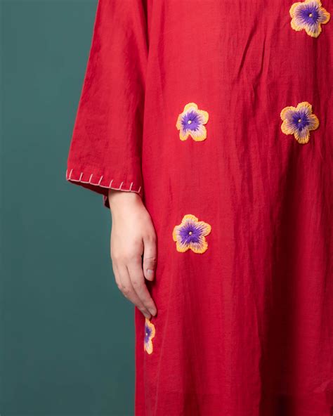 Stitching Stories: Handmade Clothing and Tableware Collections – Jui India