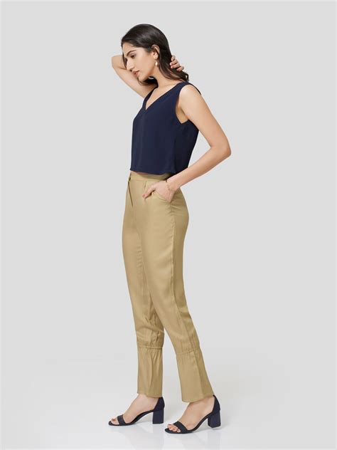 Effulgent Poise V Neck Crop Top – Zest Mélange