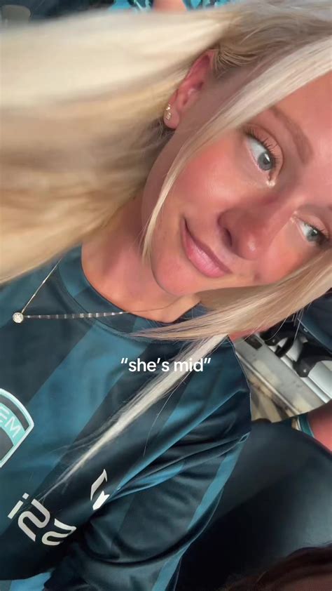 Erica Lovely (@erica_lovelyyy) - Urlebird