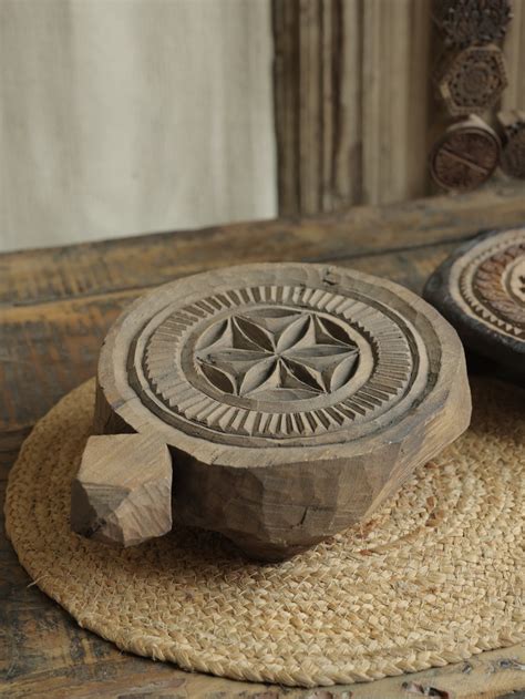 Ekaurr Carving Chaklota with Mandala Design