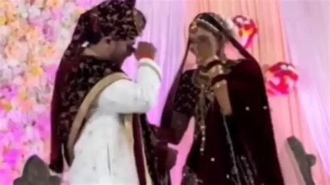 Bride and groom break into tears on wedding stage; netizens cry too; watch
