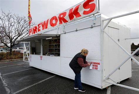 Fireworks stands open in Tri-Cities lots for New Year’s Eve | Tri-City ...