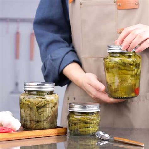 Wholesale wide mouth 500ml small glass pickle storage jars with metal screw lid