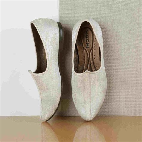 Buy Mochi Men Beige Ethnic Jutti Online | SKU: 18-852-20-40 – Mochi Shoes