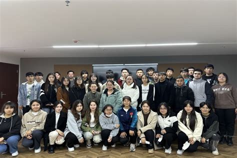 我校召开新疆籍少数民族学生学习经验交流分享会-陕西国防工业职业技术学院